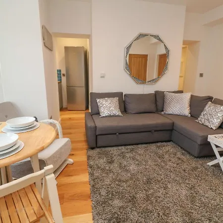1 River View * Looe