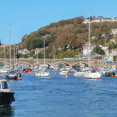 1 River View * Looe