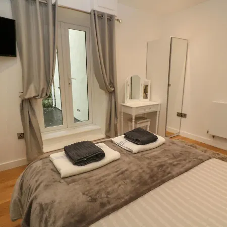 1 River View Apartment Looe