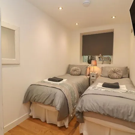 1 River View Apartment